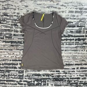 Lole Taupe Short Sleeve Scoop Neck Fitted Top With Army Print Trim
